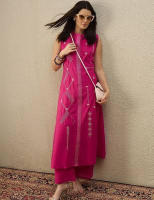 Women Embroidered Regular Thread Work Pure Cotton Kurta with Trousers 3