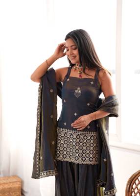 Grey vichitra silk embroidered kurta with farshi shalwar & dupatta set 3