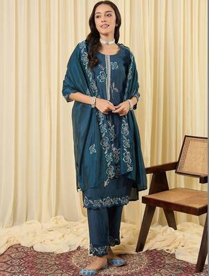 Women Floral Embroidered Regular Thread Work Kurta with Trousers & With Dupatta 1