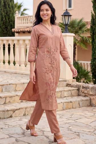 Women Floral Embroidered Regular Thread Work Pure Cotton Kurta with Trousers