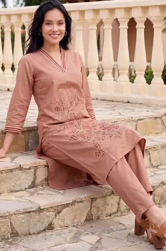 Women Floral Embroidered Regular Thread Work Pure Cotton Kurta with Trousers