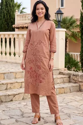 Women Floral Embroidered Regular Thread Work Pure Cotton Kurta with Trousers