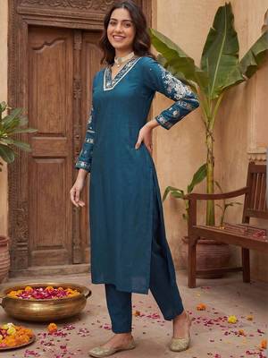 Women Ethnic Motifs Embroidered Regular Thread Work Kurta with Trousers & With Dupatta 3