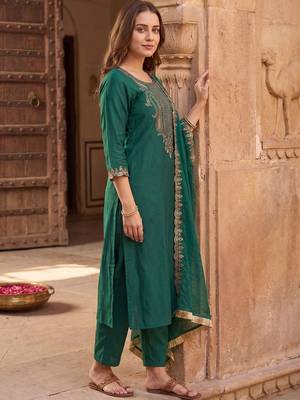 Women Ethnic Motifs Embroidered Regular Thread Work Liva Kurta with Trousers & With Dupatta 4