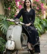 Women Floral Embroidered Regular Thread Work Kurta with Trousers