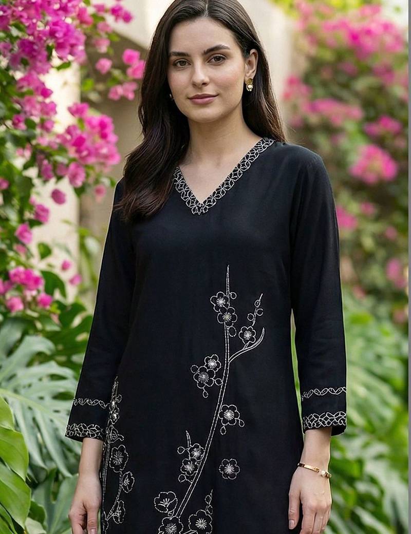 Women Floral Embroidered Regular Thread Work Kurta with Trousers