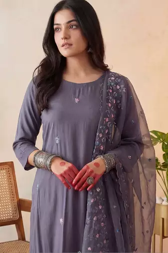 Women Floral Embroidered Regular Thread Work Kurta with Trousers & With Dupatta