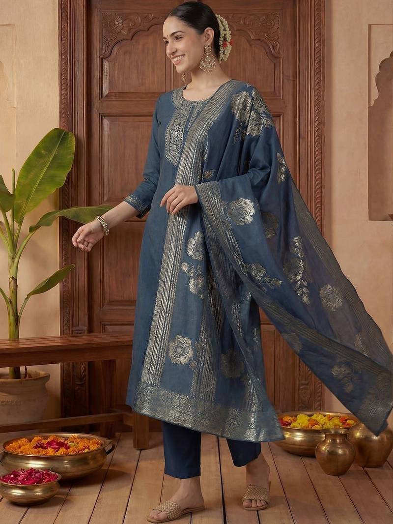 Women Ethnic Motifs Embroidered Regular Kurta with Trousers & With Dupatta