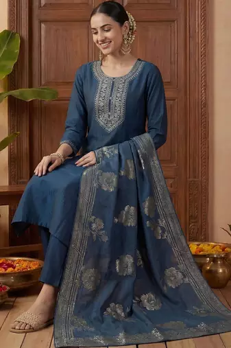 Women Ethnic Motifs Embroidered Regular Kurta with Trousers & With Dupatta