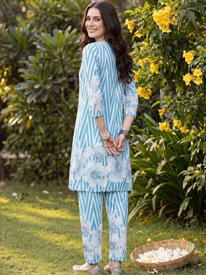 Women Printed Regular Pure Cotton Kurta with Trousers 4