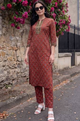 Women Ethnic Motifs Printed Regular Thread Work  Cotton Kurta with Trousers