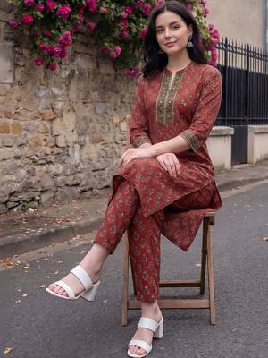 Women Ethnic Motifs Printed Regular Thread Work Pure Cotton Kurta with Trousers 5