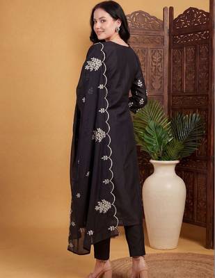 Women Ethnic Motifs Embroidered Regular Thread Work Kurta with Trousers & With Dupatta 4