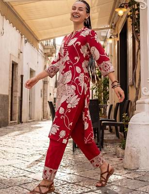 Women Floral Printed Regular Pure Cotton Kurta with Trousers 1