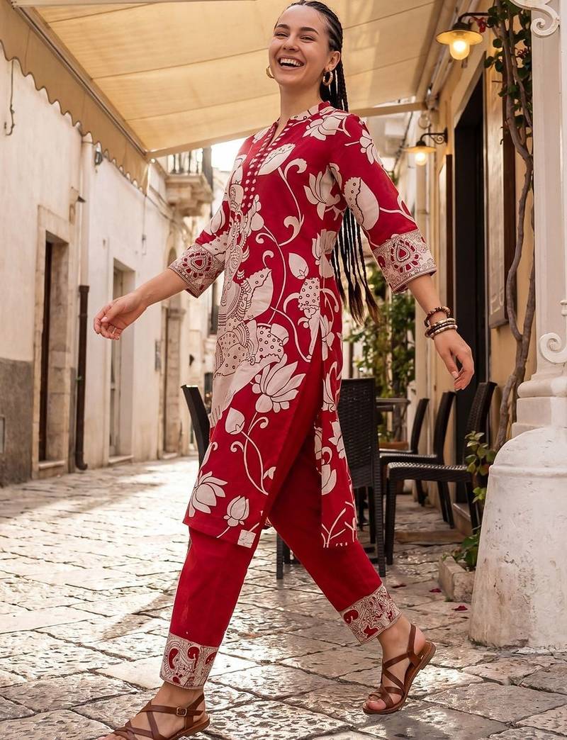 Women Floral Printed Regular Pure Cotton Kurta with Trousers