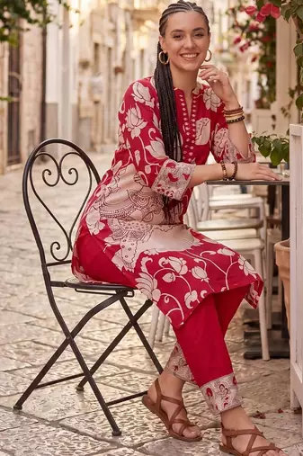 Women Floral Printed Regular Pure Cotton Kurta with Trousers