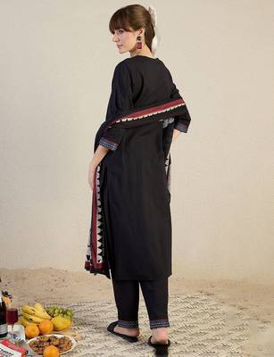 Women Yoke Design Embroidered Cotton Kurta with Trousers & Dupatta 6
