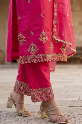 Women Ethnic Motifs Embroidered Regular Thread Work Kurta with Trousers & With Dupatta
