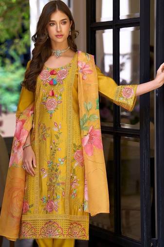 Women Floral Embroidered Regular Thread Work Kurta with Trousers & With Dupatta