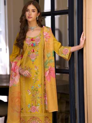 Women Floral Embroidered Regular Thread Work Kurta with Trousers & With Dupatta 3