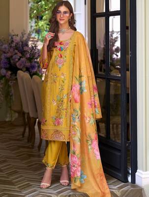 Women Floral Embroidered Regular Thread Work Kurta with Trousers & With Dupatta 4