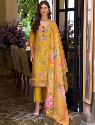 Women Floral Embroidered Regular Thread Work Kurta with Trousers & With Dupatta 6