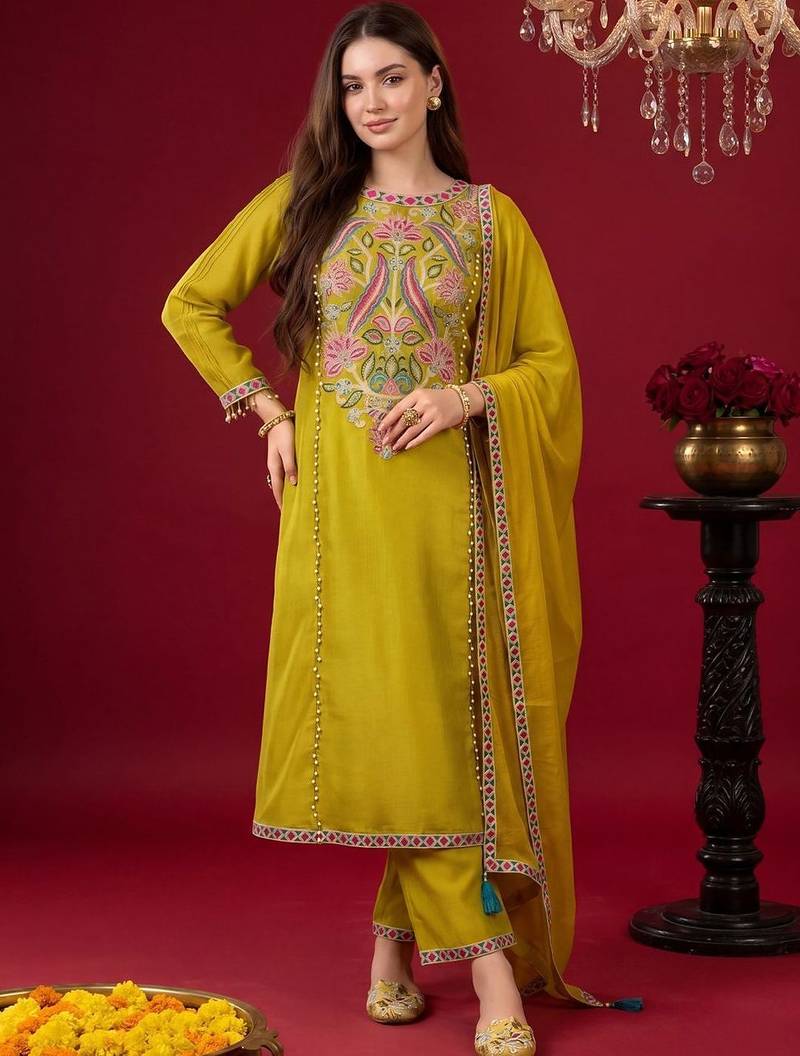 Women Floral Embroidered Regular Beads and Stones Kurta with Trousers & With Dupatta