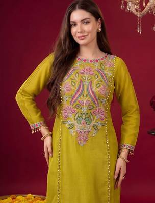 Women Floral Embroidered Regular Beads and Stones Kurta with Trousers & With Dupatta 2