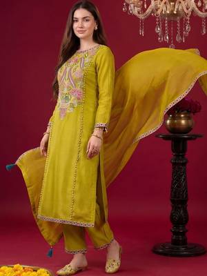Women Floral Embroidered Regular Beads and Stones Kurta with Trousers & With Dupatta 6