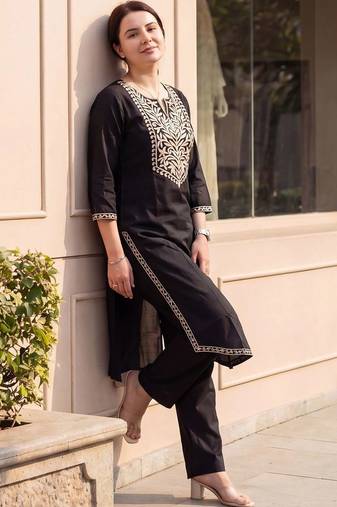 Women Embroidered Regular Thread Work Pure Cotton Kurta with Palazzos