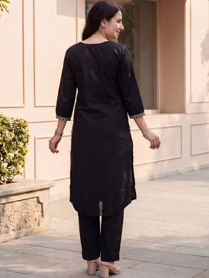 Women Embroidered Regular Thread Work Pure Cotton Kurta with Palazzos 4