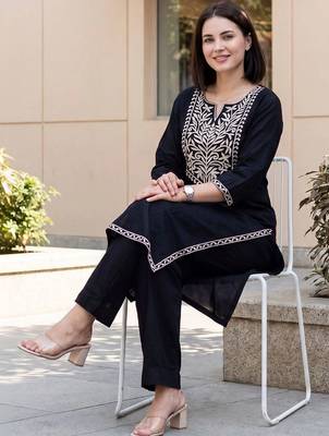 Women Embroidered Regular Thread Work Pure Cotton Kurta with Palazzos 5