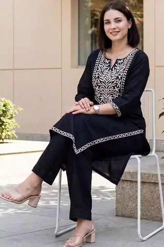 Women Embroidered Regular Thread Work Pure Cotton Kurta with Palazzos