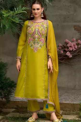 Women Floral Embroidered Regular Thread Work Kurta with Trousers & With Dupatta