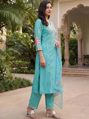 Women Floral Embroidered Regular Thread Work Kurta with Trousers & With Dupatta 1