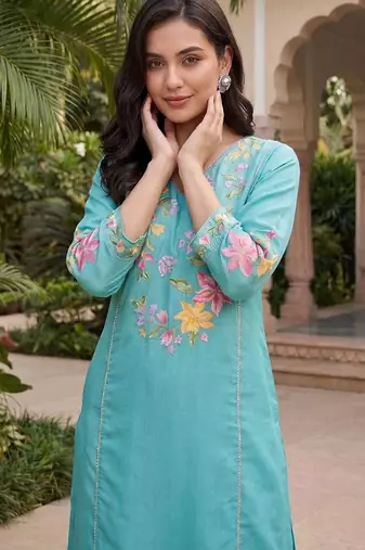 Women Floral Embroidered Regular Thread Work Kurta with Trousers & With Dupatta