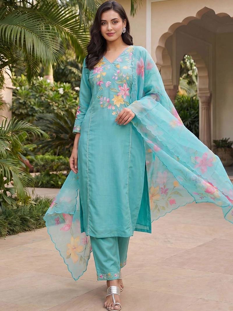Women Floral Embroidered Regular Thread Work Kurta with Trousers & With Dupatta