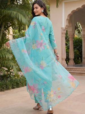 Women Floral Embroidered Regular Thread Work Kurta with Trousers & With Dupatta 4