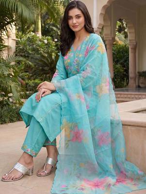 Women Floral Embroidered Regular Thread Work Kurta with Trousers & With Dupatta 5