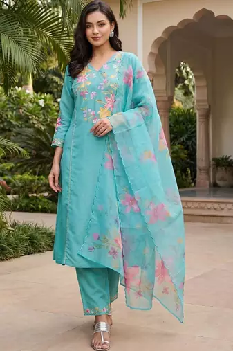 Women Floral Embroidered Regular Thread Work Kurta with Trousers & With Dupatta