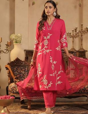 Women Floral Embroidered Regular Thread Work Kurta with Trousers & With Dupatta 5