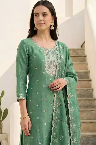 Women Ethnic Motifs Embroidered Regular Thread Work Kurta with Trousers & With Dupatta