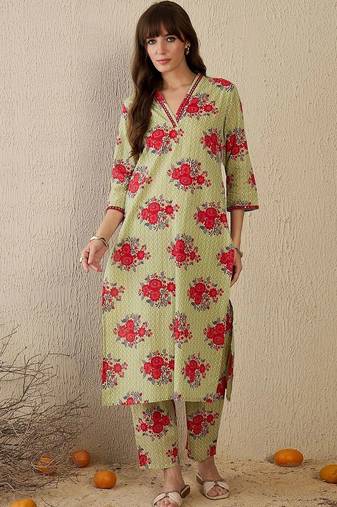 Women Floral Printed Regular Pure Cotton Kurta with Trousers