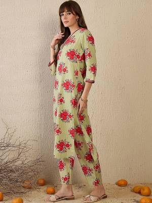 Women Floral Printed Regular Pure Cotton Kurta with Trousers 4