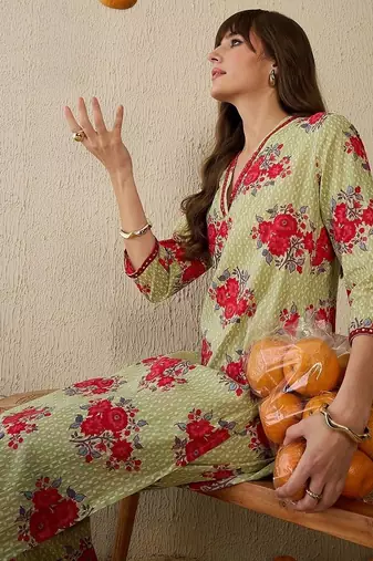 Women Floral Printed Regular Pure Cotton Kurta with Trousers