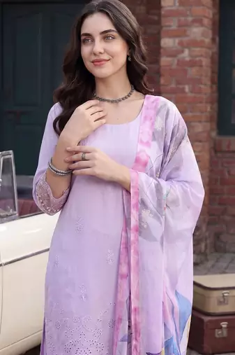 Women Floral Embroidered Regular Thread Work Kurta with Trousers & With Dupatta
