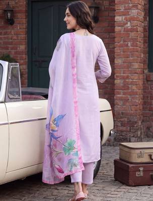 Women Floral Embroidered Regular Thread Work Kurta with Trousers & With Dupatta 4