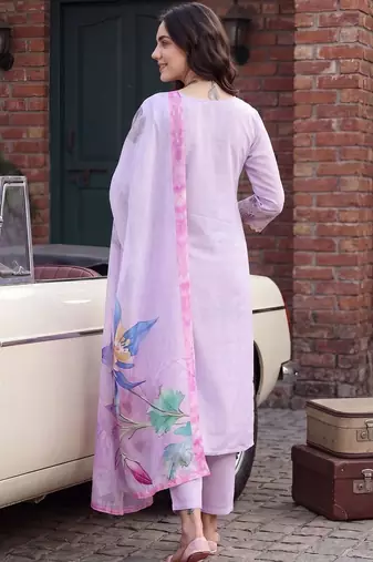 Women Floral Embroidered Regular Thread Work Kurta with Trousers & With Dupatta