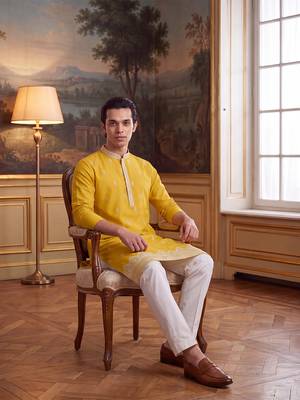 Mens yellow silk blend solid embroidered kurta 5