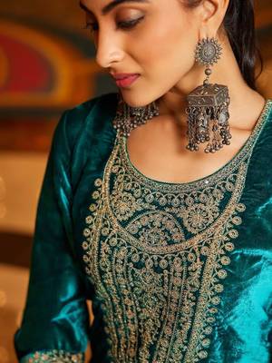 Women Ethnic Motifs Embroidered Regular Sequinned Velvet Kurta with Trousers & With Dupatta 2